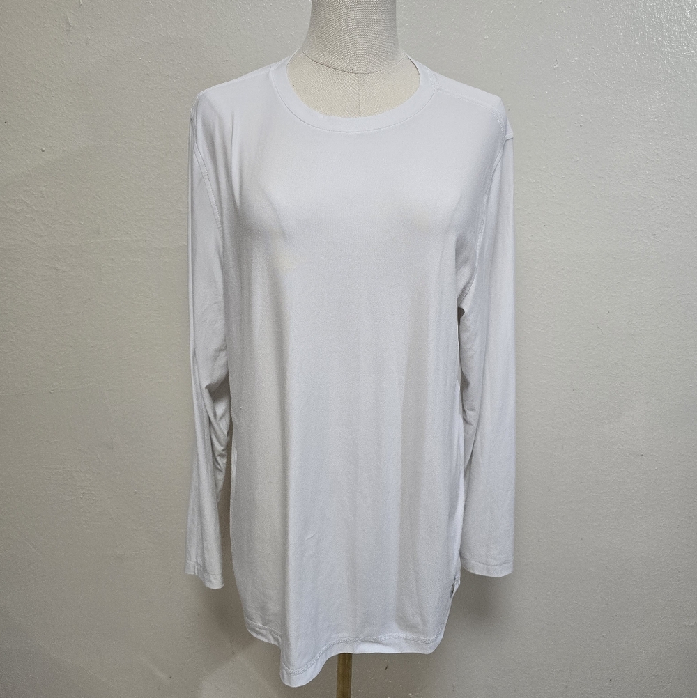 Vuori Long Sleeve White Crewneck Shirt Size Medium